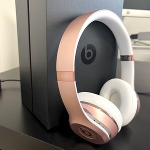 Rose Gold Beats Solo 3 Wireless Headphones